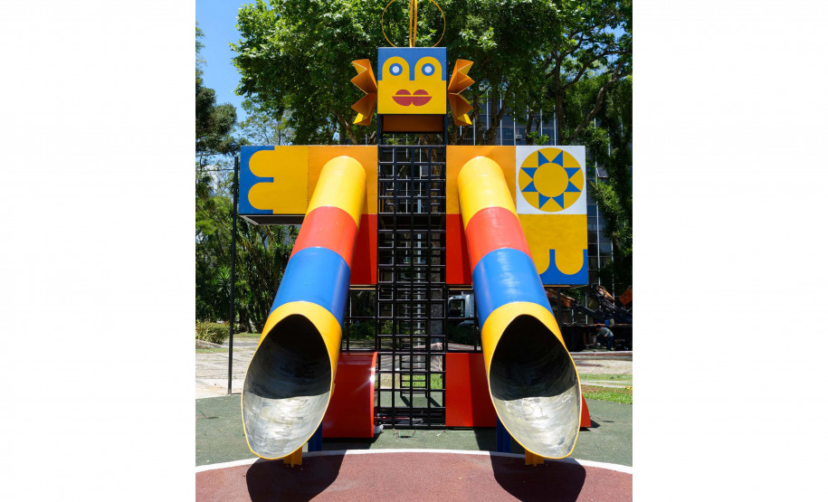 Com "Robô Interativo" e novas esculturas, MON apresenta obras inéditas na área externa