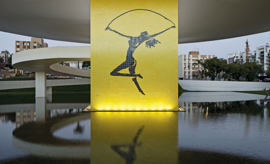 MON inaugura três exposições simultâneas no mês em que completa 23 anos