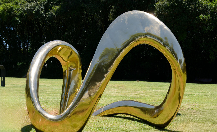 MON inaugura três exposições simultâneas no mês em que completa 23 anos