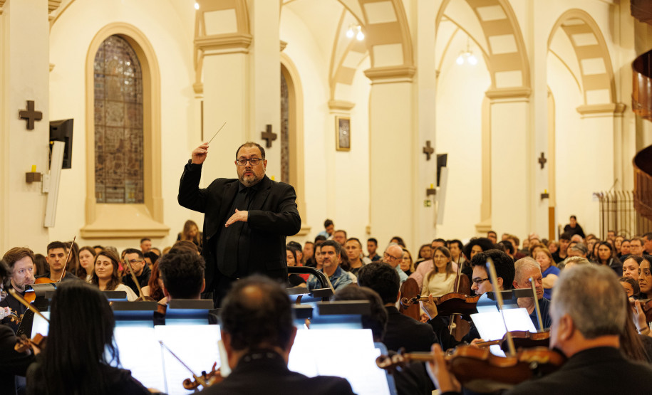 Orquestra Sinfônica do Paraná lota santuário na Lapa e segue para concerto em Campo Largo