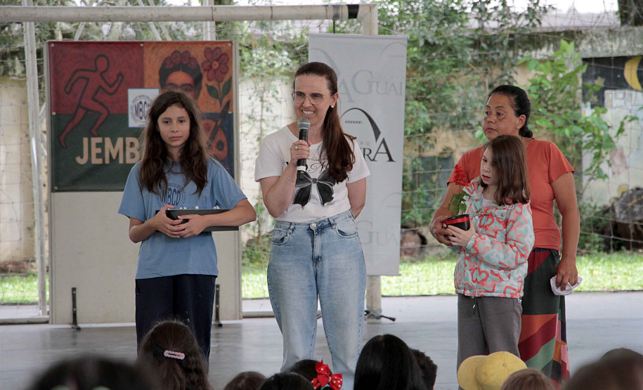 Escola de Dança Teatro Guaíra fez 11 apresentações em pátios de escolas públicas em 2025