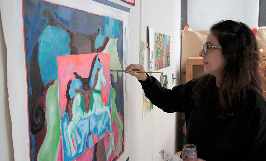 Entre o real e o fantástico: Laura Ridolfi é nova residente no Museu Casa Alfredo Andersen