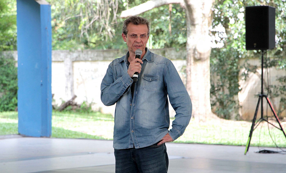 Escola de Dança Teatro Guaíra fez 11 apresentações em pátios de escolas públicas em 2025