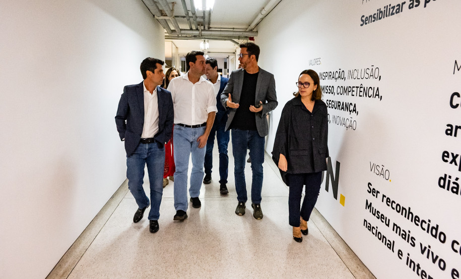 Ratinho Junior celebra preservação da história no lançamento do projeto Memória Paraná