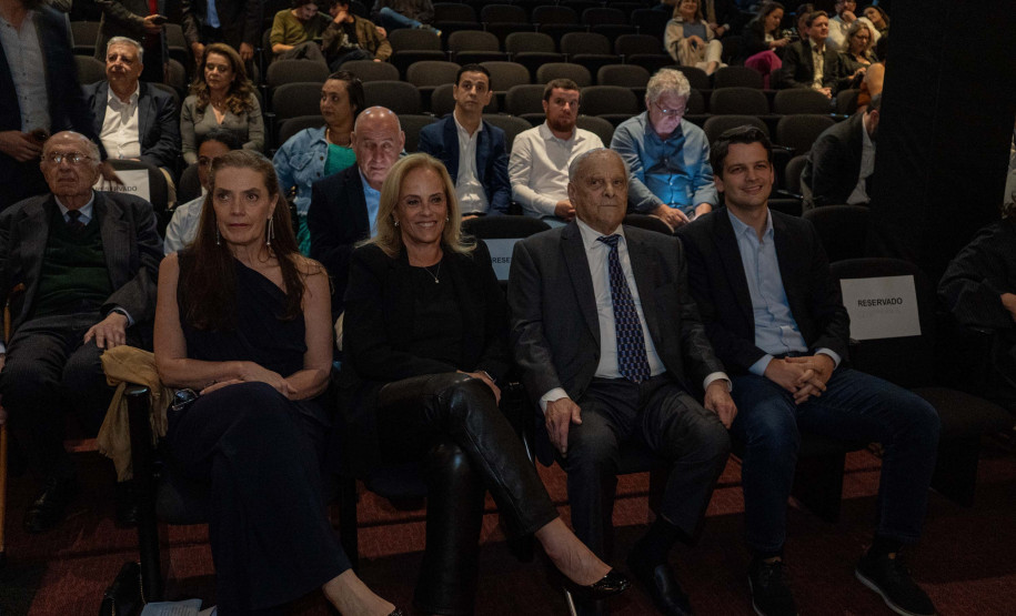 Ratinho Junior celebra preservação da história no lançamento do projeto Memória Paraná