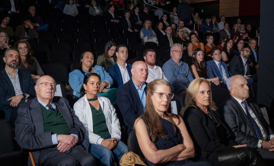 Ratinho Junior celebra preservação da história no lançamento do projeto Memória Paraná