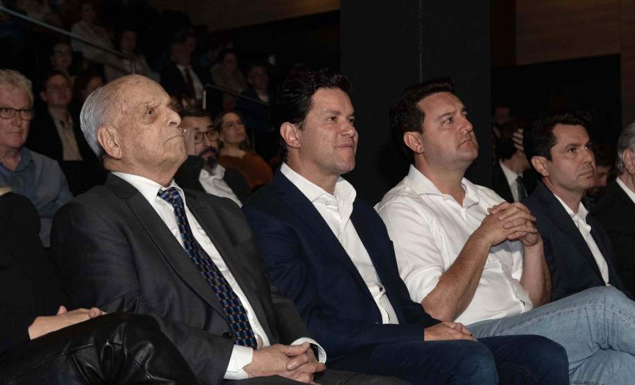 Ratinho Junior celebra preservação da história no lançamento do projeto Memória Paraná