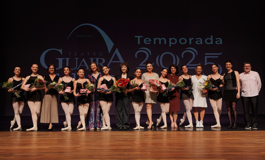 Formatura de alunas da Escola de Dança Teatro Guaíra marca a última noite de “ALGO/RITMO”