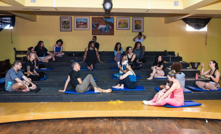 Curso gratuito do Teatro Guaíra forma 95 artistas de três regiões do Paraná