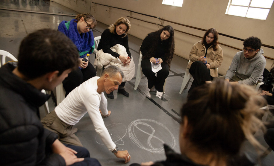 Curso gratuito do Teatro Guaíra forma 95 artistas de três regiões do Paraná