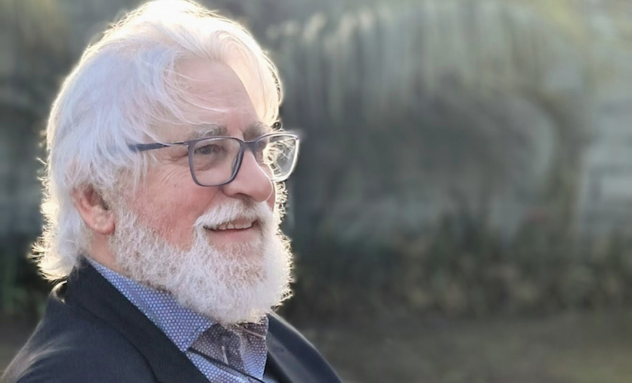 Museu Casa Alfredo Andersen recebe Luiz Caron para lançamento de livro de contos