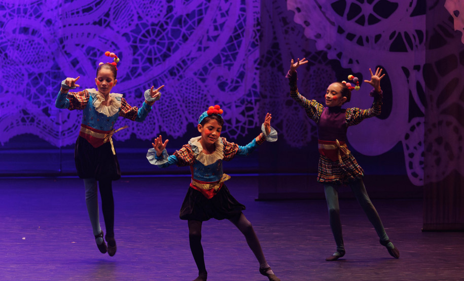 "O Quebra-Nozes": montagem do Guaíra emociona plateia lotada na primeira apresentação