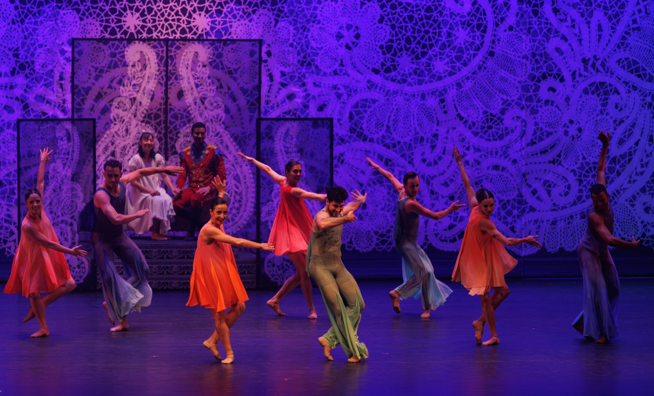 "O Quebra-Nozes": montagem do Guaíra emociona plateia lotada na primeira apresentação