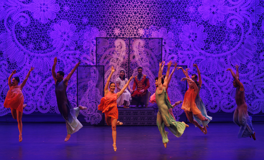 "O Quebra-Nozes": montagem do Guaíra emociona plateia lotada na primeira apresentação