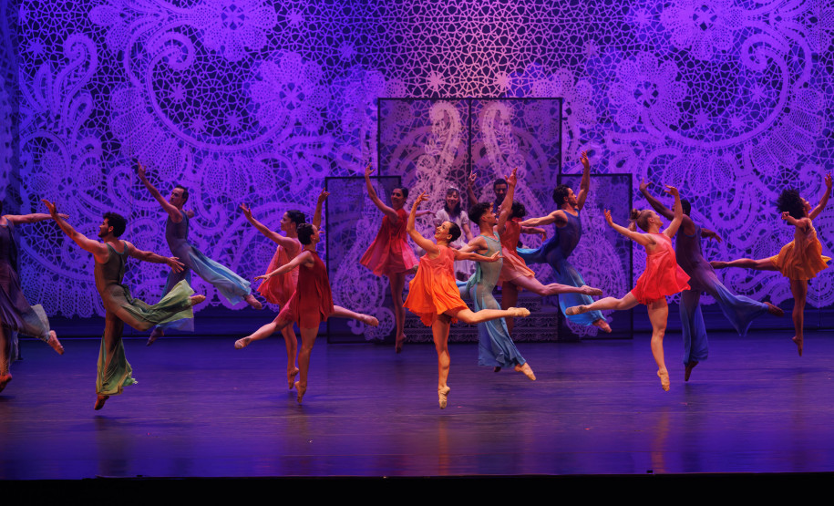 "O Quebra-Nozes": montagem do Guaíra emociona plateia lotada na primeira apresentação