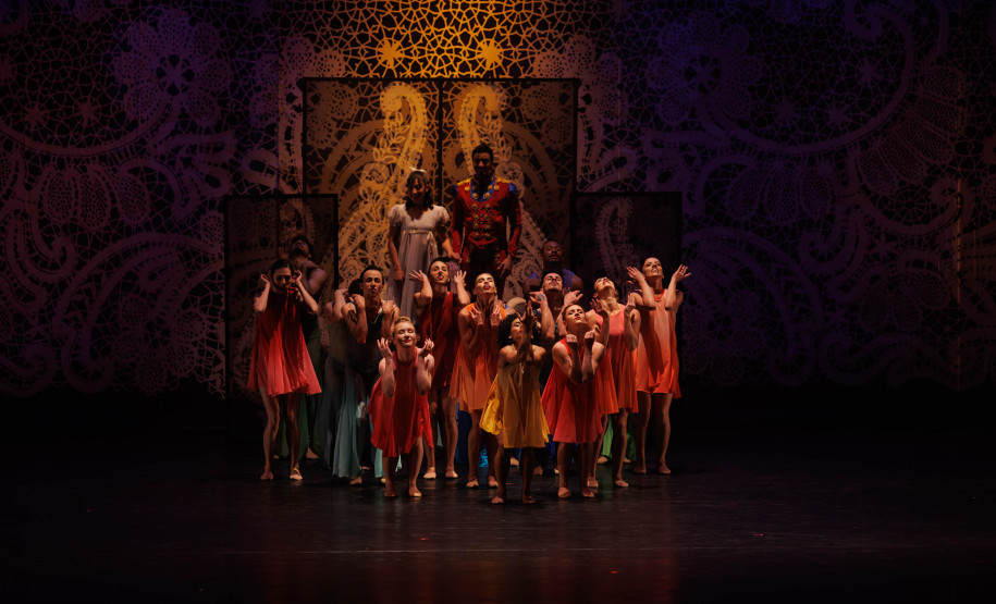 "O Quebra-Nozes": montagem do Guaíra emociona plateia lotada na primeira apresentação