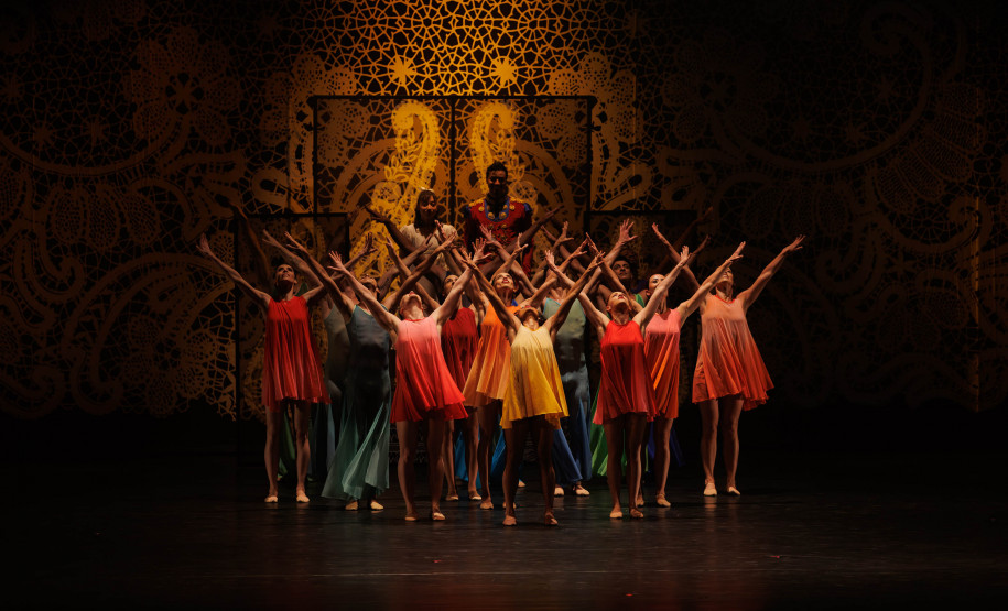 "O Quebra-Nozes": montagem do Guaíra emociona plateia lotada na primeira apresentação