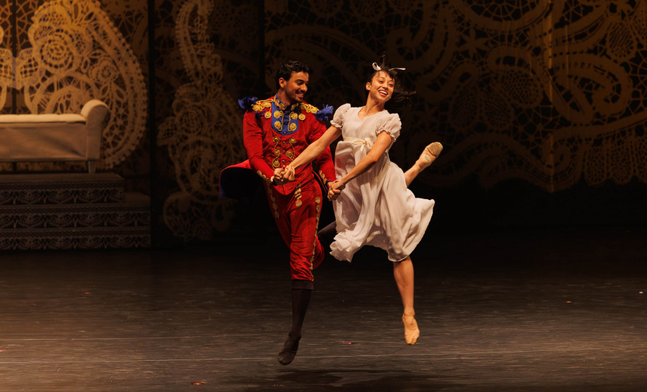 "O Quebra-Nozes": montagem do Guaíra emociona plateia lotada na primeira apresentação