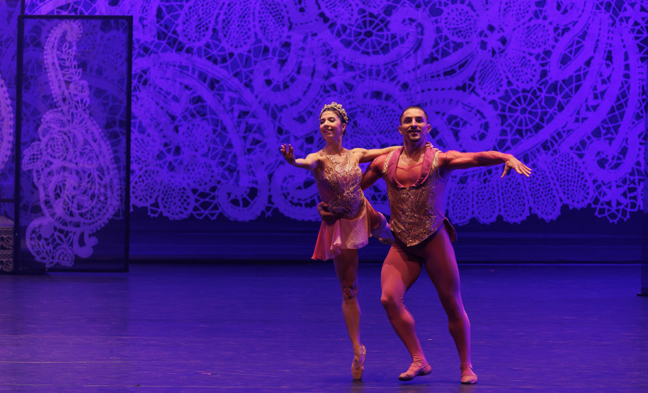 "O Quebra-Nozes": montagem do Guaíra emociona plateia lotada na primeira apresentação