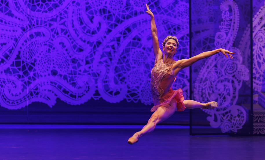 "O Quebra-Nozes": montagem do Guaíra emociona plateia lotada na primeira apresentação