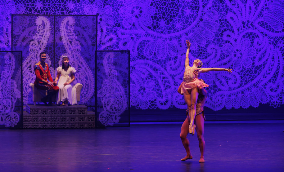 "O Quebra-Nozes": montagem do Guaíra emociona plateia lotada na primeira apresentação