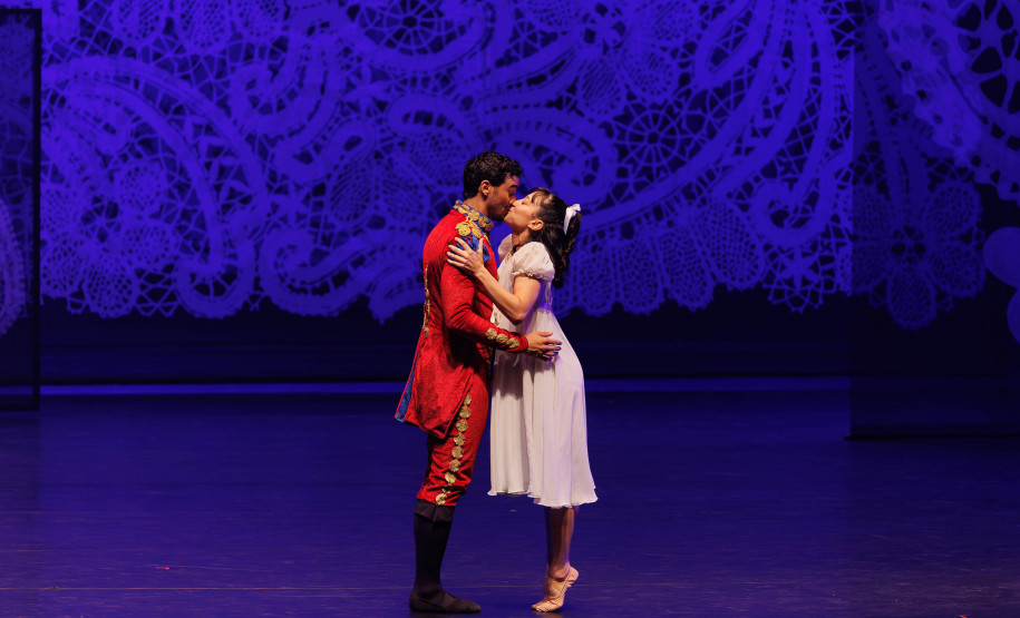 "O Quebra-Nozes": montagem do Guaíra emociona plateia lotada na primeira apresentação