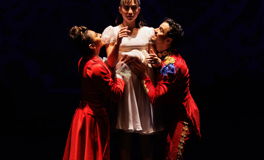 "O Quebra-Nozes": montagem do Guaíra emociona plateia lotada na primeira apresentação