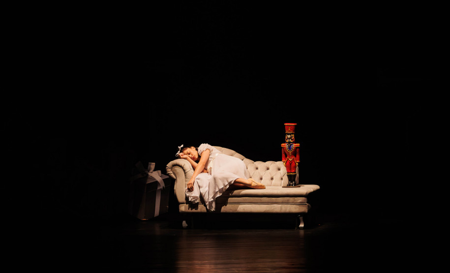 "O Quebra-Nozes": montagem do Guaíra emociona plateia lotada na primeira apresentação