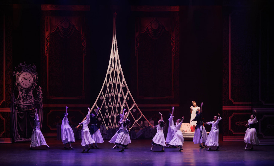 "O Quebra-Nozes": montagem do Guaíra emociona plateia lotada na primeira apresentação