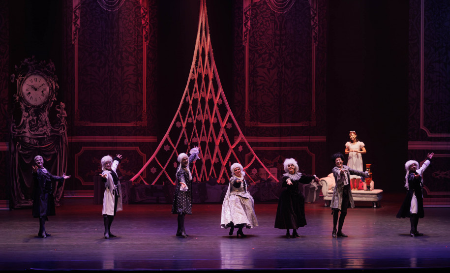 "O Quebra-Nozes": montagem do Guaíra emociona plateia lotada na primeira apresentação