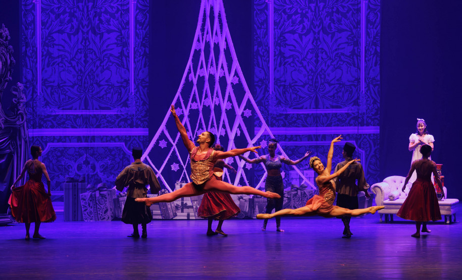 "O Quebra-Nozes": montagem do Guaíra emociona plateia lotada na primeira apresentação