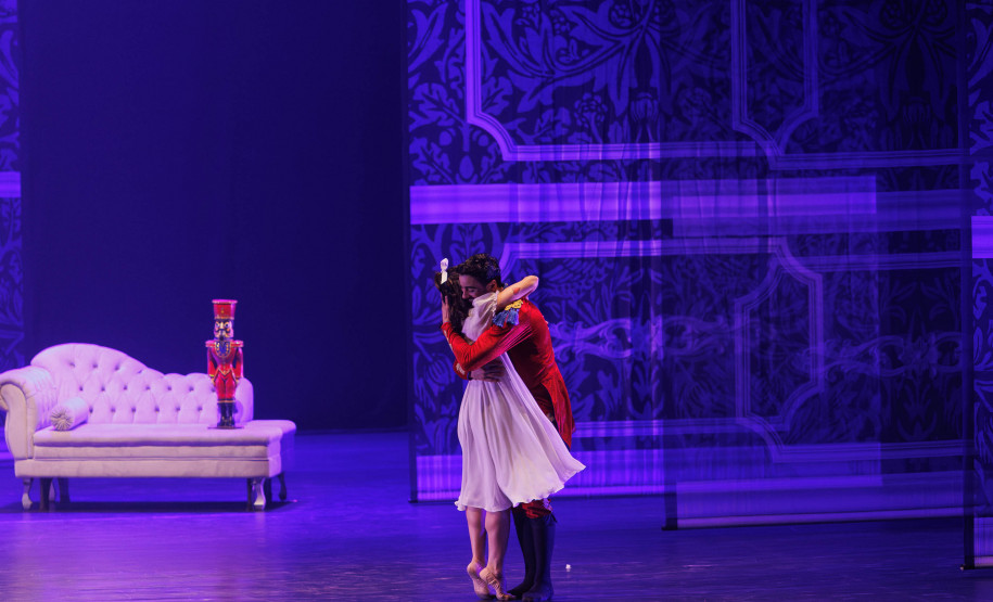 "O Quebra-Nozes": montagem do Guaíra emociona plateia lotada na primeira apresentação