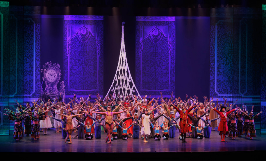 "O Quebra-Nozes": montagem do Guaíra emociona plateia lotada na primeira apresentação