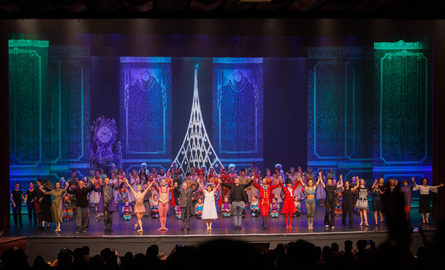 "O Quebra-Nozes": montagem do Guaíra emociona plateia lotada na primeira apresentação