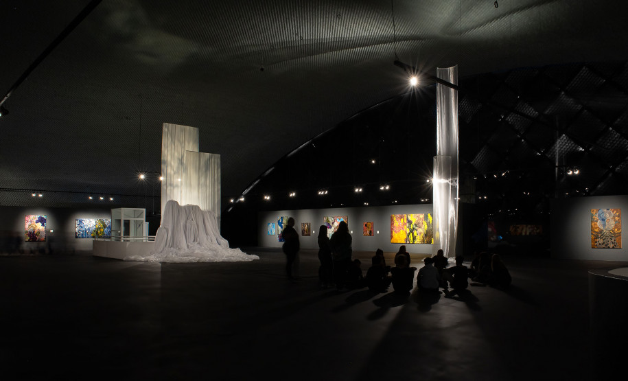 MON oferece oficina de bordado em dezembro inspirada na exposição “Através”