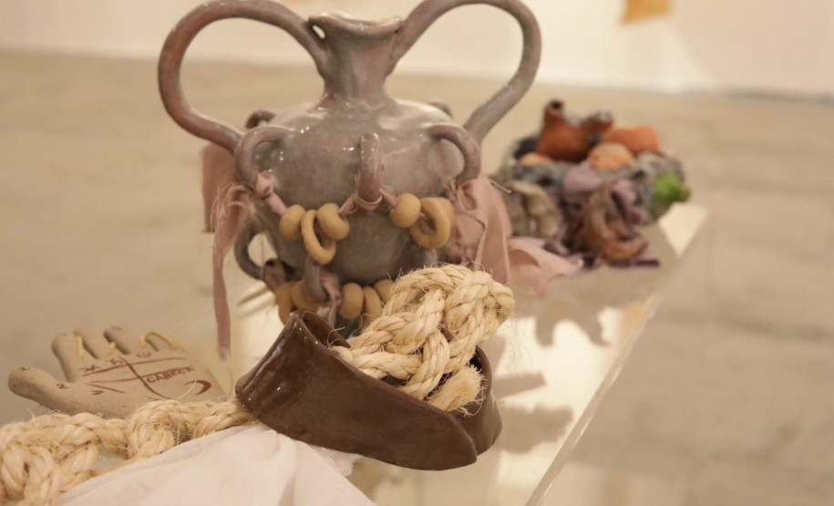 Exposição de cerâmica artística encerra temporada de mostras da Academia Alfredo Andersen