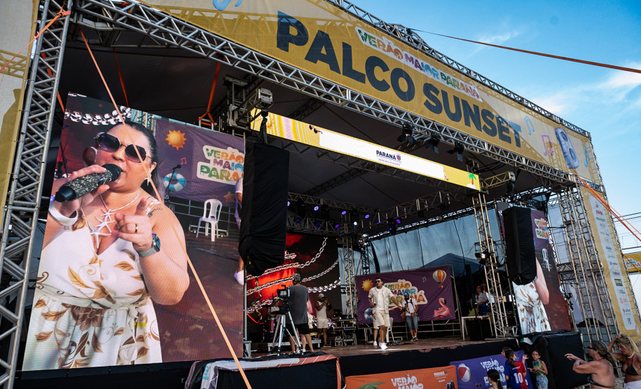 Palcos Sunset animam as praias de Caiobá e Guaratuba com rock e sertanejo