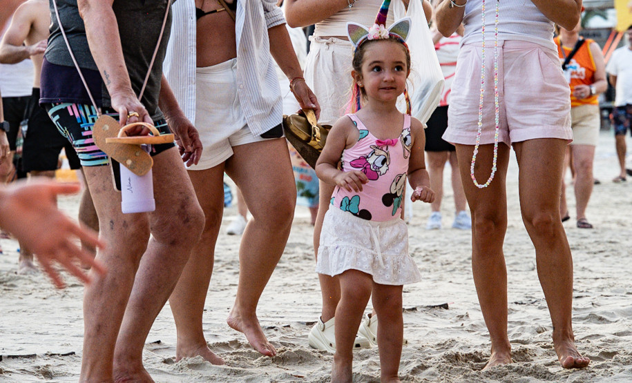 Palcos Sunset animam as praias de Caiobá e Guaratuba com rock e sertanejo