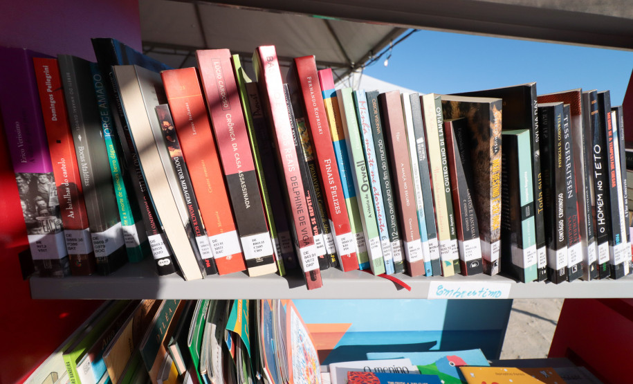 Bibliopraia: projeto da Biblioteca Pública do Paraná promove leitura no Litoral