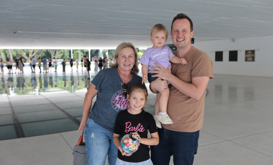 Primeira quarta-feira do ano é marcada por filas no Museu Oscar Niemeyer (MON), em Curitiba