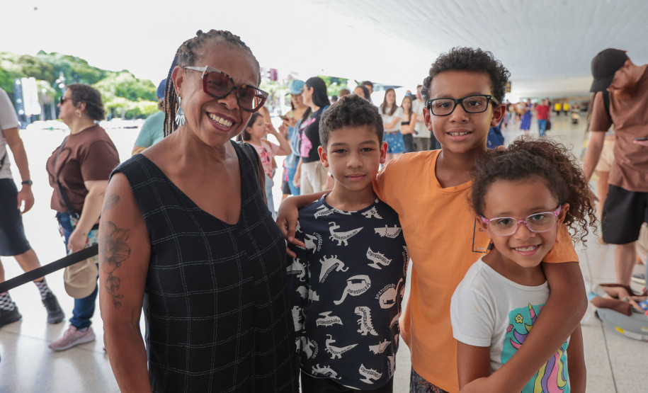 Primeira quarta-feira do ano é marcada por filas no Museu Oscar Niemeyer (MON), em Curitiba