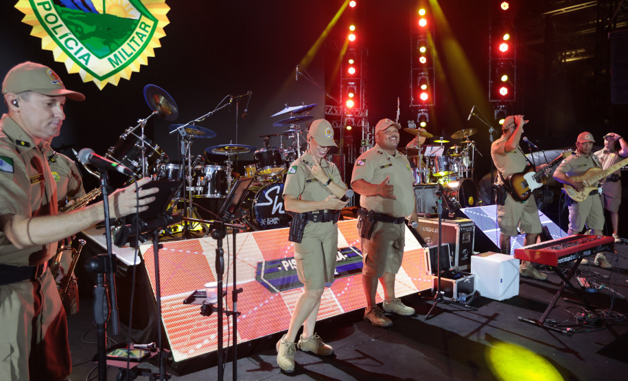 Com repertório variado, Banda da PMPR anima multidão antes do show do Roupa Nova