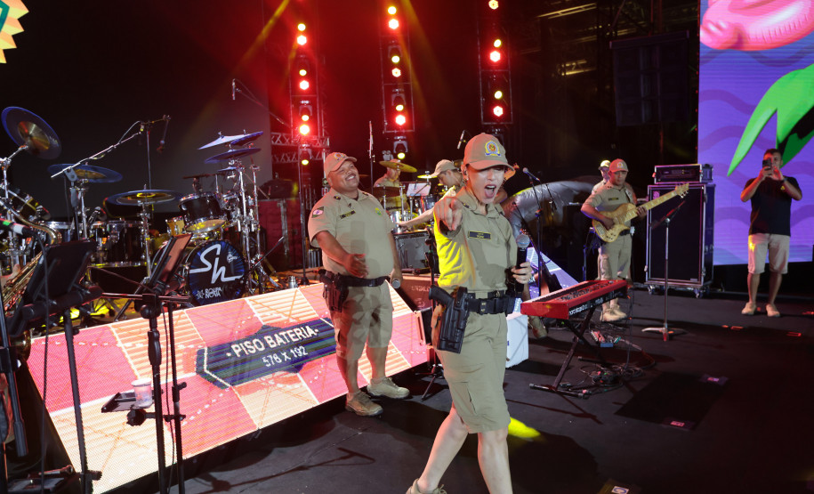 Com repertório variado, Banda da PMPR anima multidão antes do show do Roupa Nova