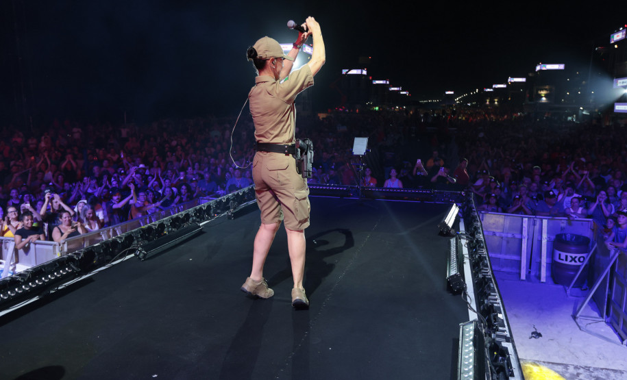 Com repertório variado, Banda da PMPR anima multidão antes do show do Roupa Nova