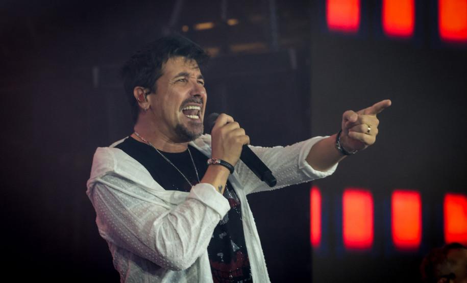 Roupa Nova mais do que dobra público de dois anos atrás no Verão Maior Paraná em Matinhos