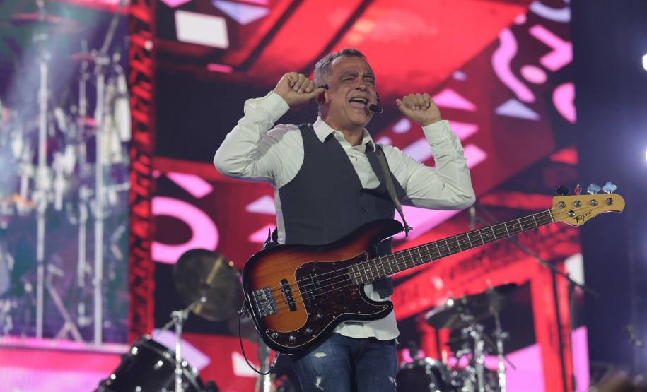 Roupa Nova mais do que dobra público de dois anos atrás no Verão Maior Paraná em Matinhos