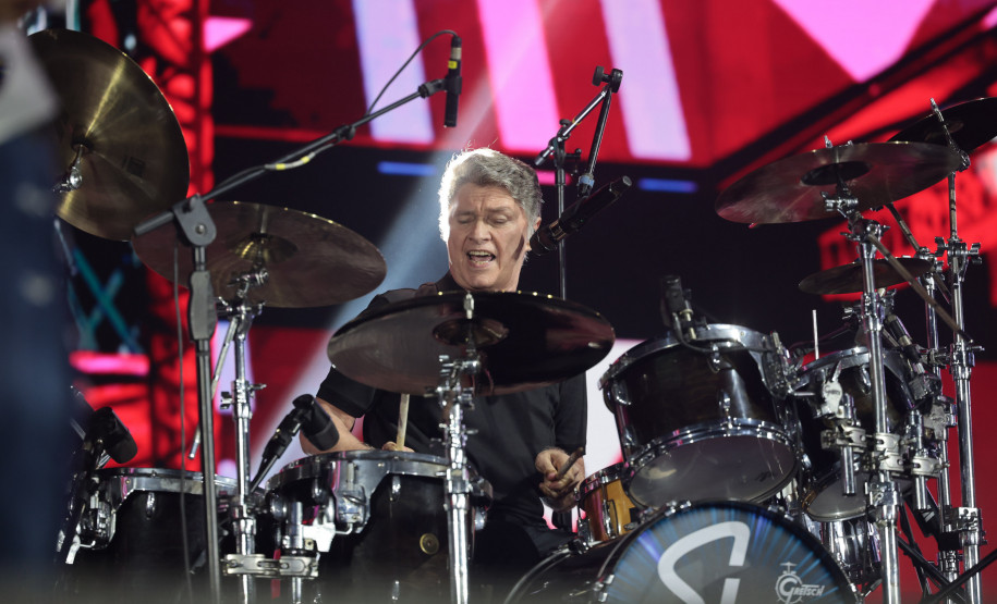 Roupa Nova mais do que dobra público de dois anos atrás no Verão Maior Paraná em Matinhos