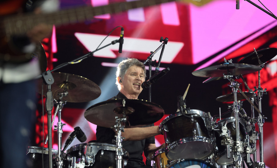 Roupa Nova mais do que dobra público de dois anos atrás no Verão Maior Paraná em Matinhos