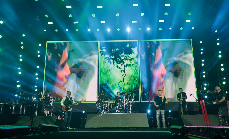 Roupa Nova mais do que dobra público de dois anos atrás no Verão Maior Paraná em Matinhos