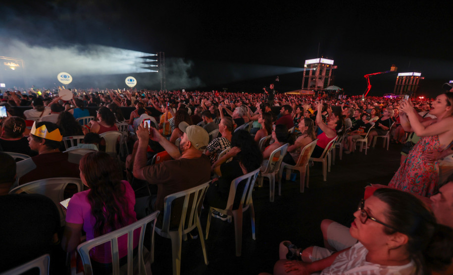 Roupa Nova mais do que dobra público de dois anos atrás no Verão Maior Paraná em Matinhos